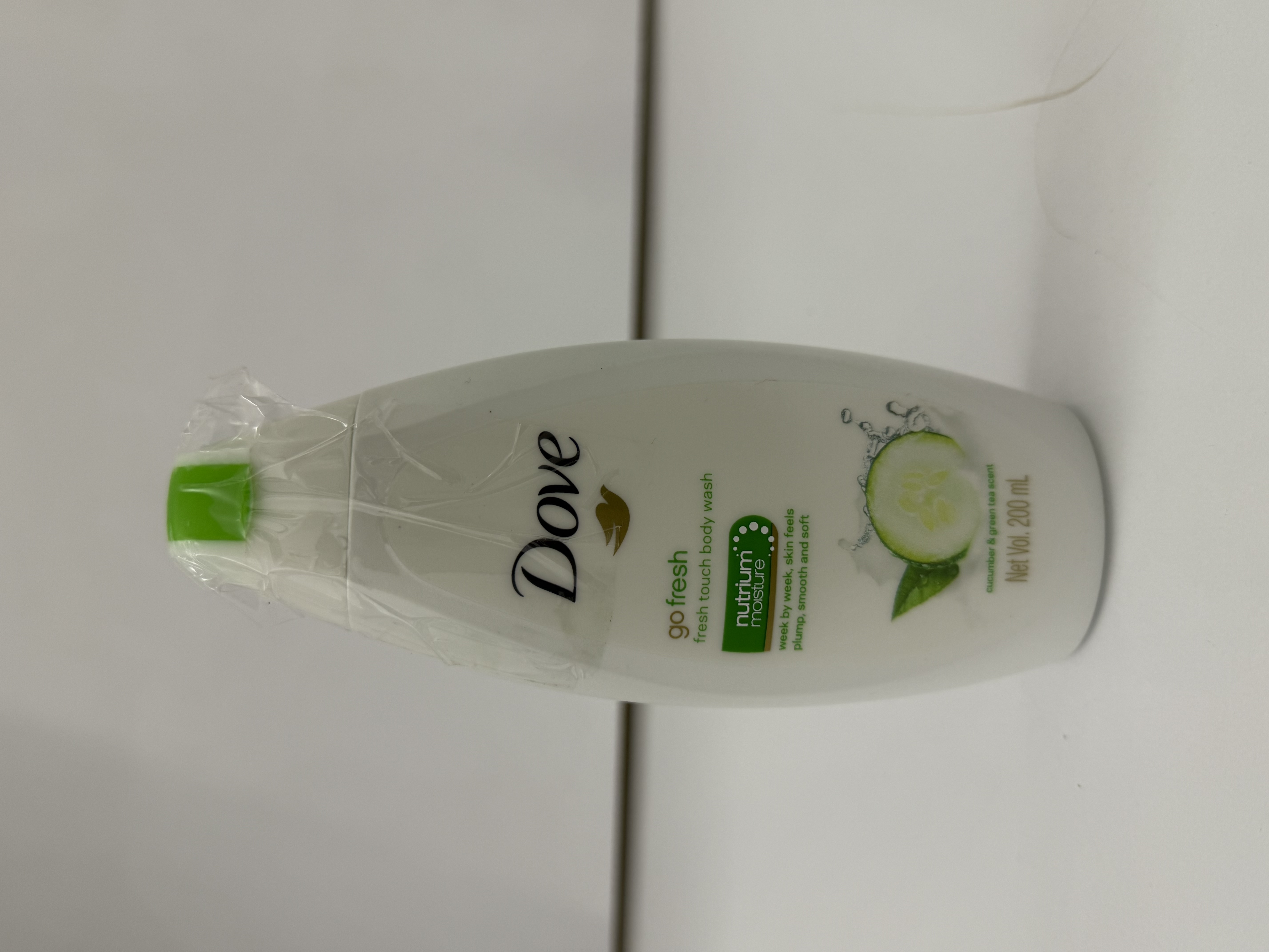 شامپو بدن کرمی داو خیار و چای سبز Dove مناسب انواع پوست با خاصیت مرطوب‌کنندگی